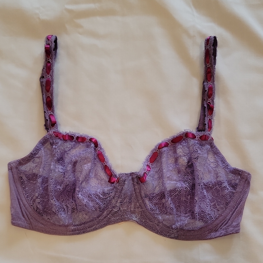 Victoria's Secret Vintage Lavender Lace Bra Size 34D
